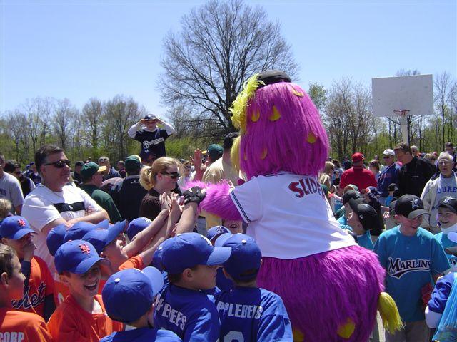 Slider working the crowd just before the parade got underway.